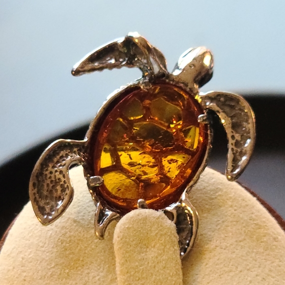 Sterling silver and Baltic Amber pendant - Picture 6 of 9